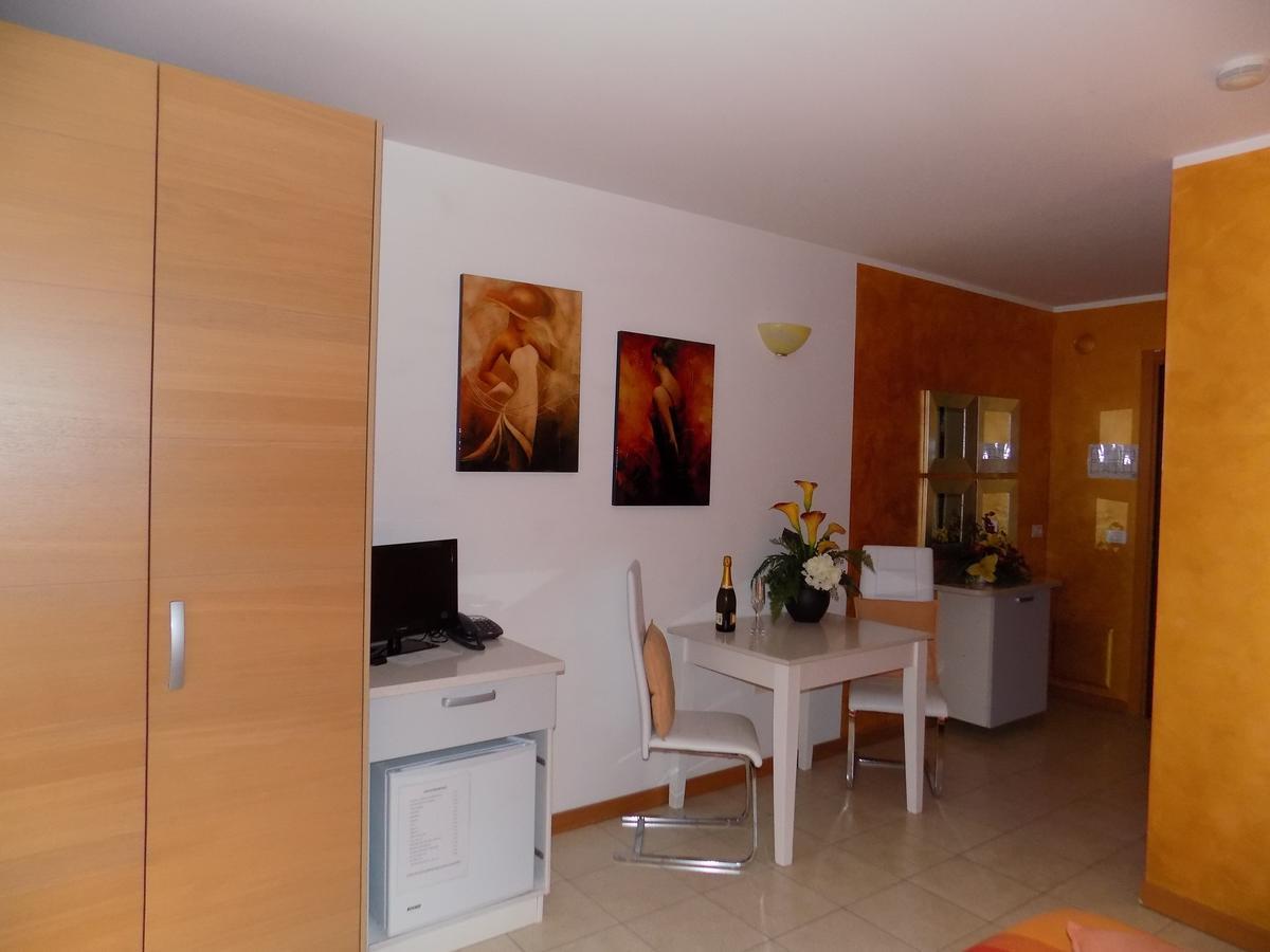 Hotel Residence Sole Fontanafredda Ngoại thất bức ảnh